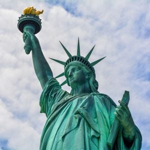 LIBERTY STATUE NEW YORK